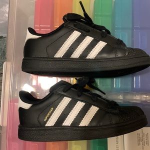 Adidas superstar black